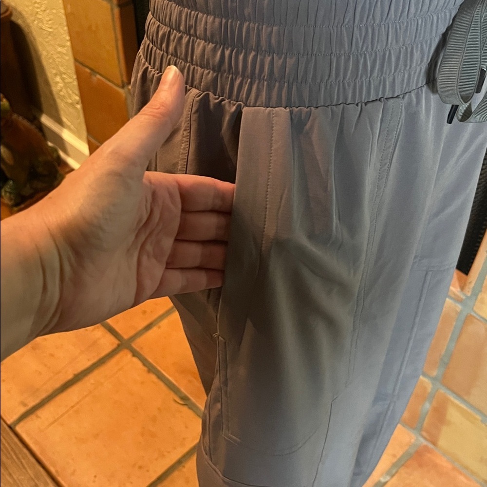 Spanx On The Move Cargo Jogger Pants, size M - Picture 4 of 11